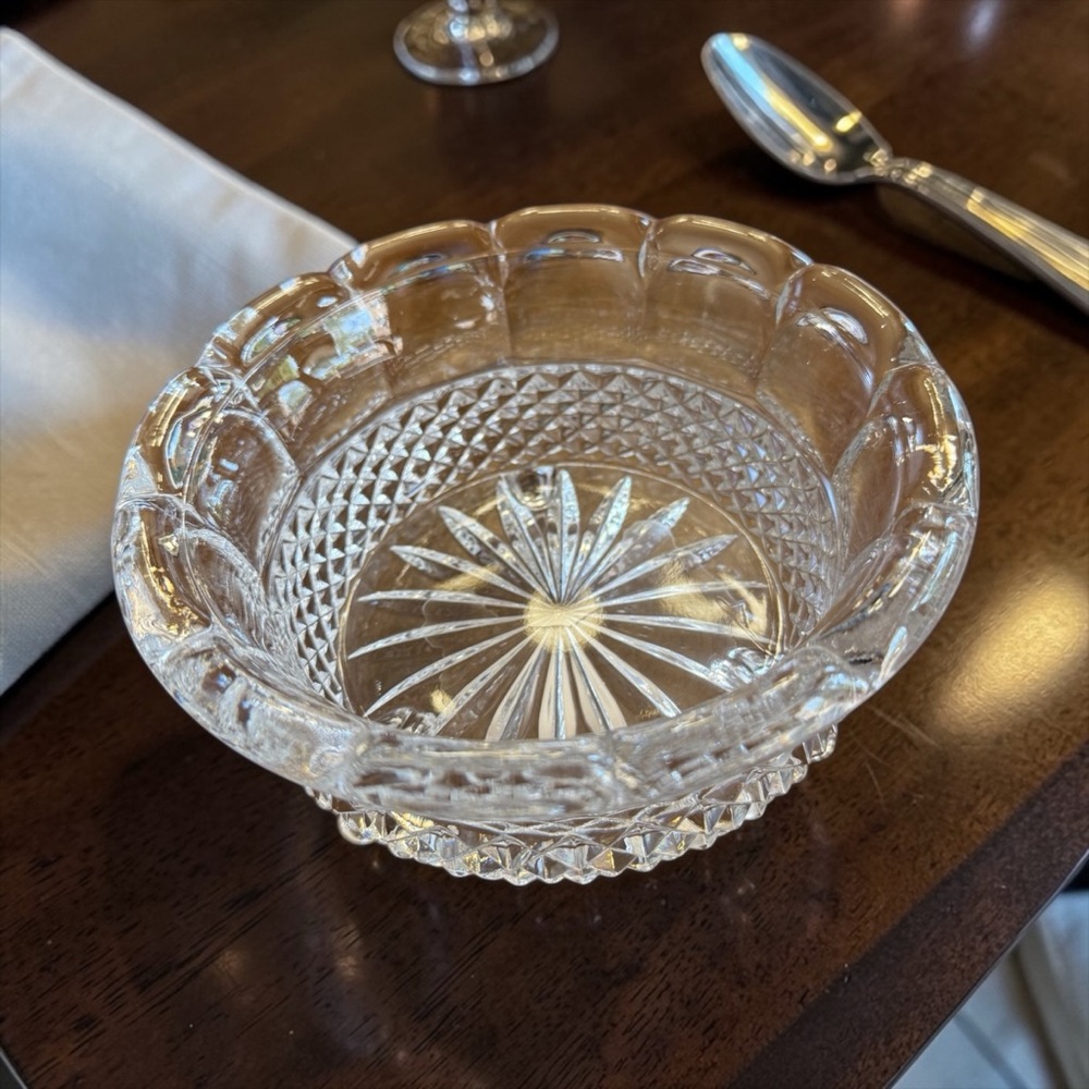 Vintage Indiana Glass Diamond Point 3-Toed Candy Dish. Excellent condition